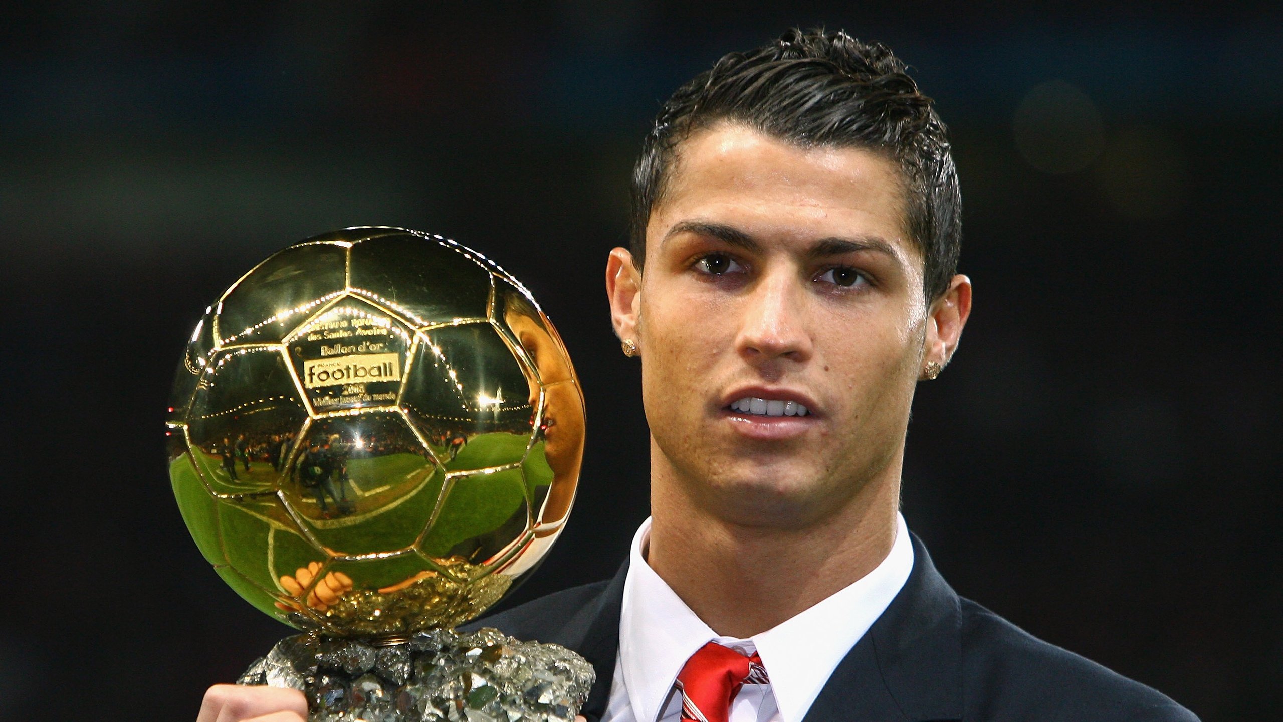 开云平台-阿尔瓦雷斯，从蓝月到蓝桥，他在斯坦福桥的雨夜中完成加冕